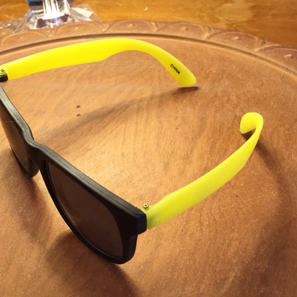 Sunglasses - Picture 3 of 4